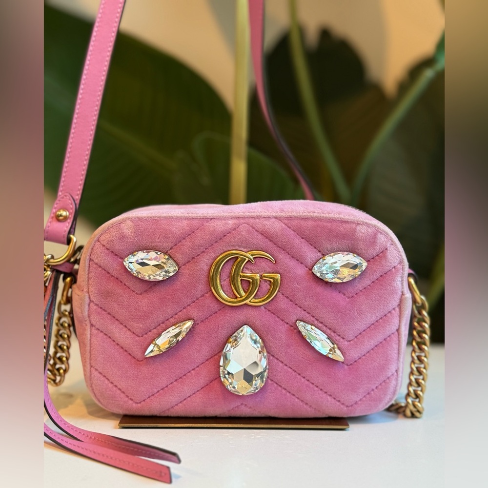 GUCCI ‘Velvet Matelasse Marquise Crystals Mini
GG Marmont’